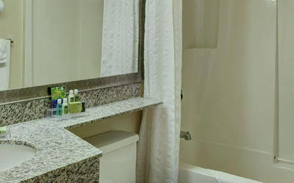 Thompson'S Best Value Inn & Suites מראה חיצוני תמונה